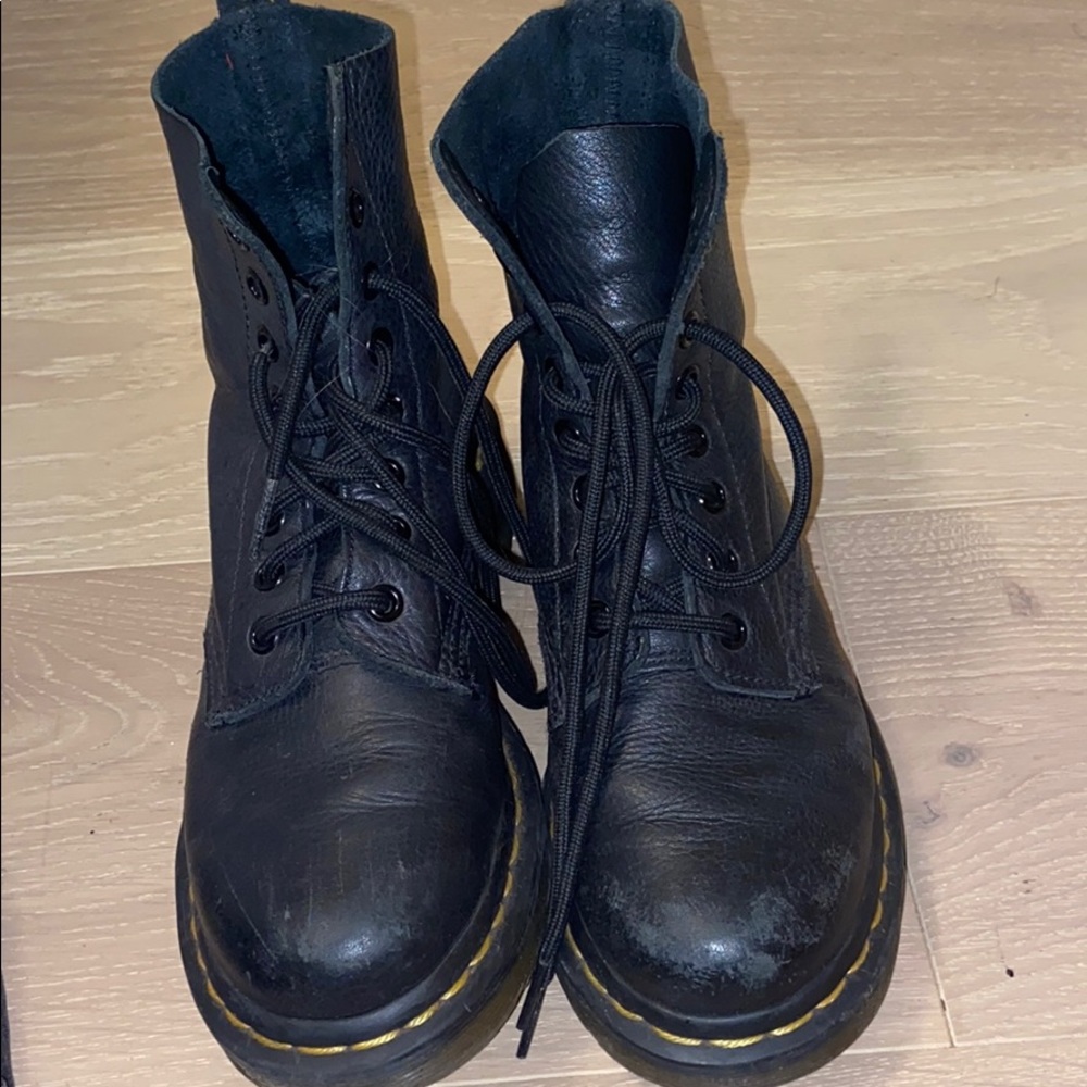Black dr martens
